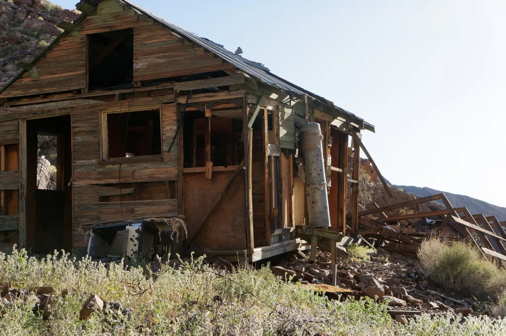 What Makes Mining Cabins Not Patented but Pay Taxes in Nevada Unique?